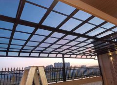 露臺雨棚選購，耐力板與鋁合金的完美結(jié)合